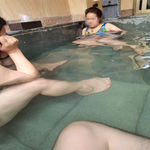 /photo////911933/230308陪两女温泉/mmexport1678338527295_edit_50682812240703_1_1_small.jpg